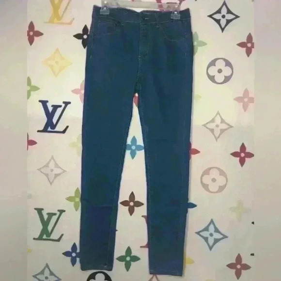 Blue Jeans - Picture 4 of 9